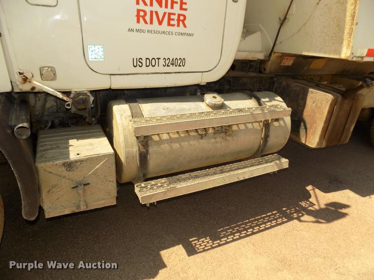 image for item DA3053 1991 Mack RD690S dump truck