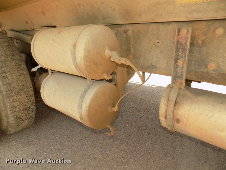 image for item DA3053 1991 Mack RD690S dump truck