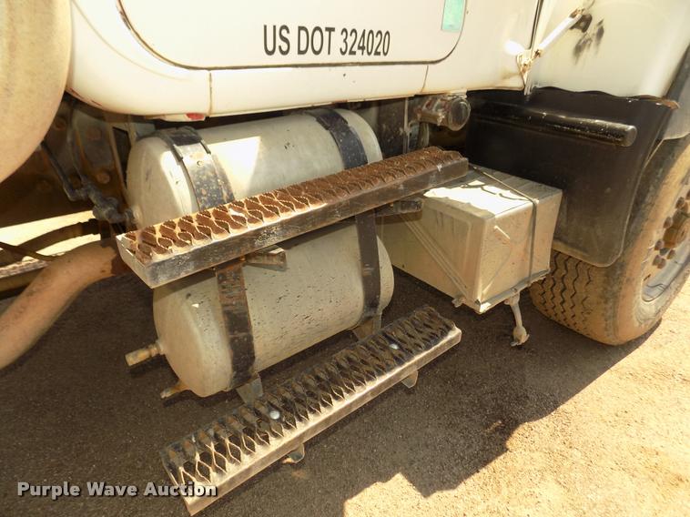 image for item DA3053 1991 Mack RD690S dump truck