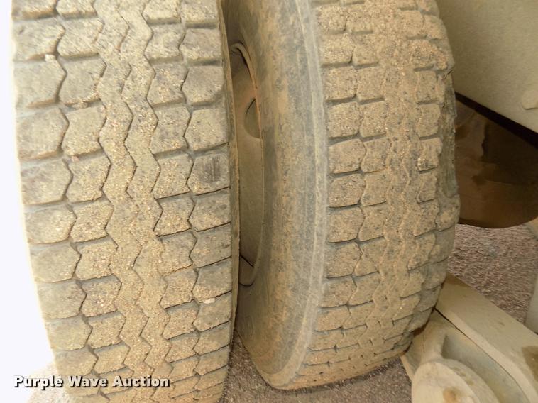 image for item DA3053 1991 Mack RD690S dump truck