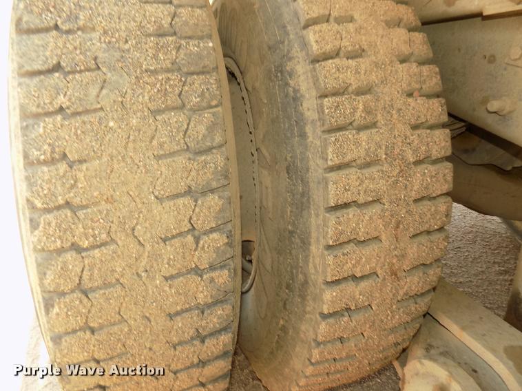 image for item DA3053 1991 Mack RD690S dump truck