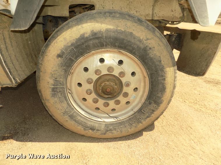 image for item DA3053 1991 Mack RD690S dump truck