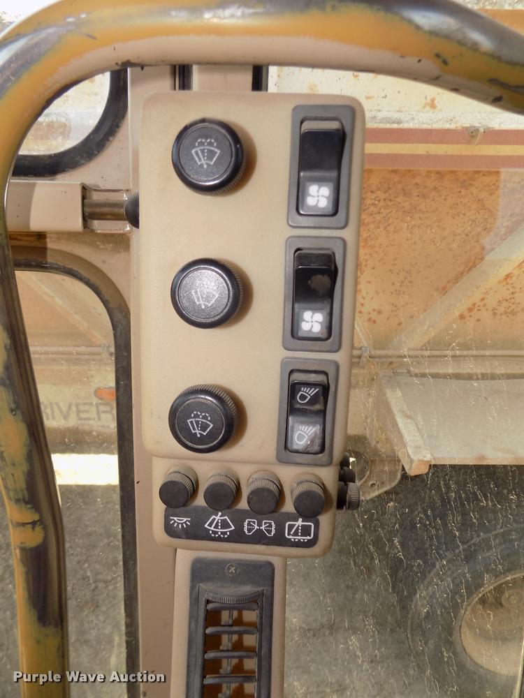 image for item DA3055 1997 Caterpillar 140H motor grader