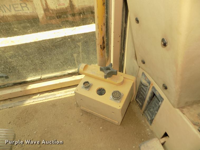 image for item DA3055 1997 Caterpillar 140H motor grader