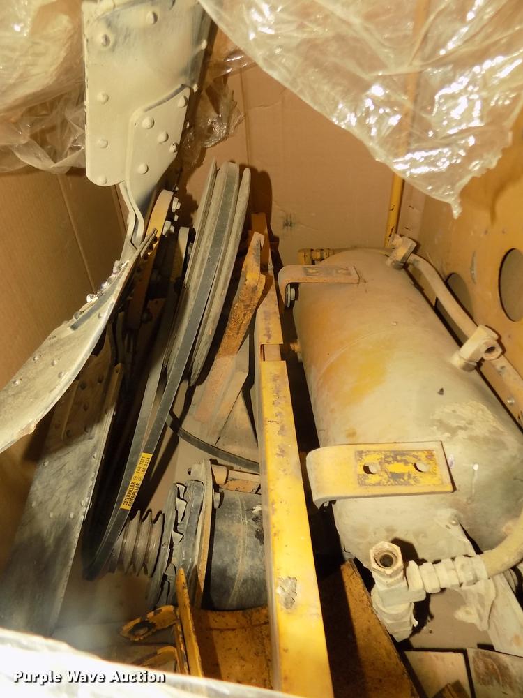 image for item DA3055 1997 Caterpillar 140H motor grader