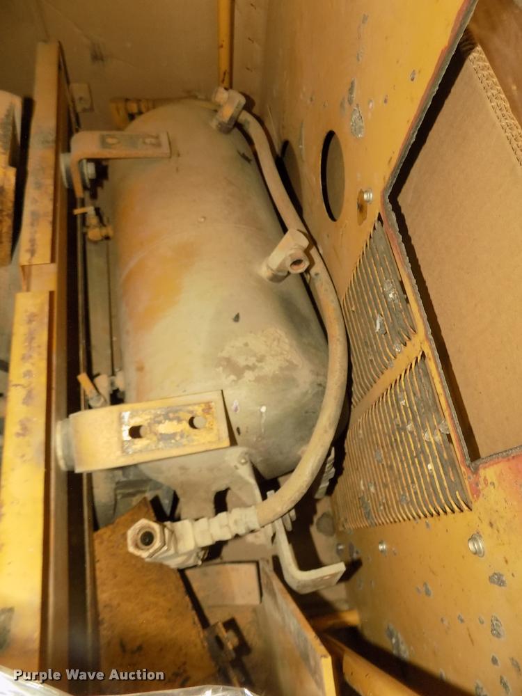 image for item DA3055 1997 Caterpillar 140H motor grader