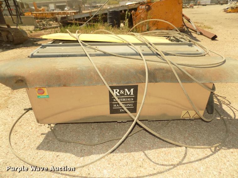 image for item DA3057 Railcar vibrator and hoist