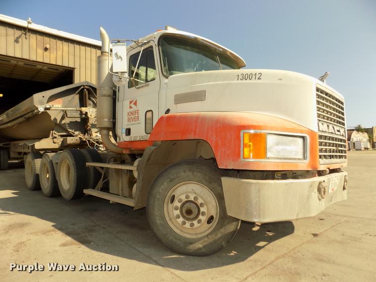 image for item DA3068 1994 Mack CH613 semi truck