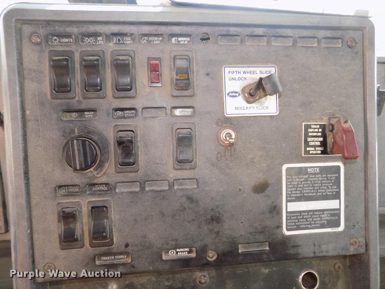 image for item DA3068 1994 Mack CH613 semi truck