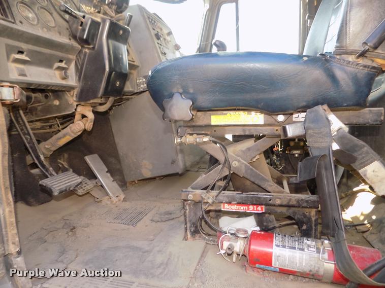 image for item DA3068 1994 Mack CH613 semi truck