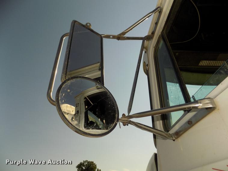 image for item DA3068 1994 Mack CH613 semi truck