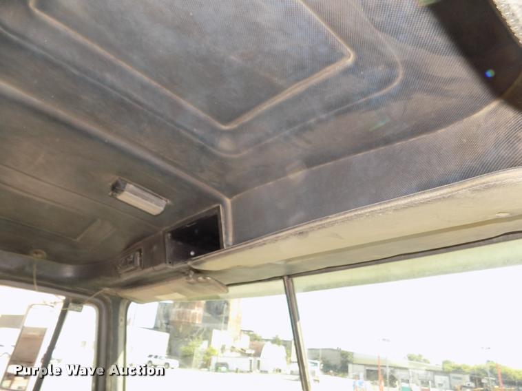 image for item DA3068 1994 Mack CH613 semi truck