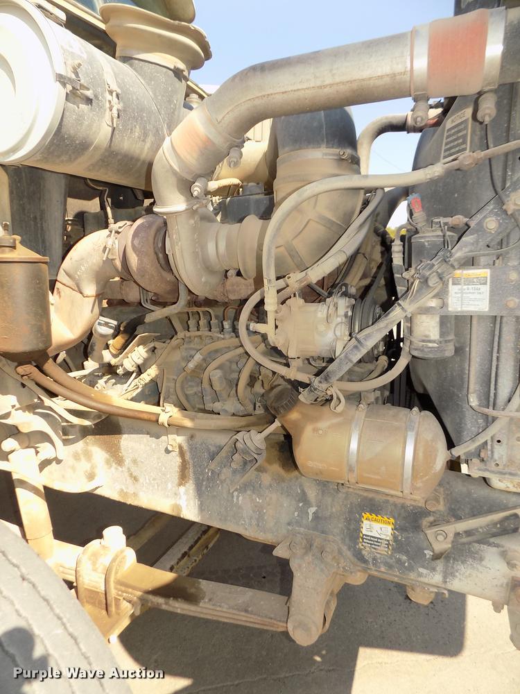 image for item DA3068 1994 Mack CH613 semi truck