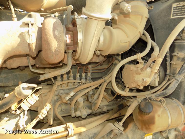 image for item DA3068 1994 Mack CH613 semi truck