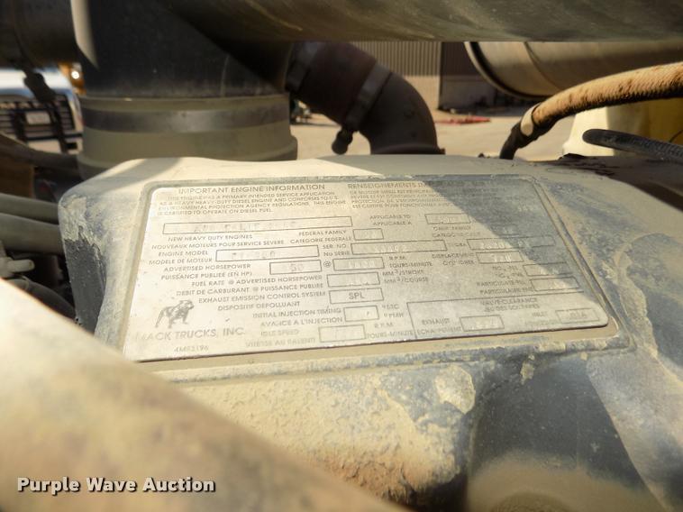 image for item DA3068 1994 Mack CH613 semi truck