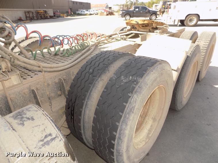 image for item DA3068 1994 Mack CH613 semi truck