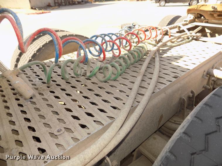 image for item DA3068 1994 Mack CH613 semi truck