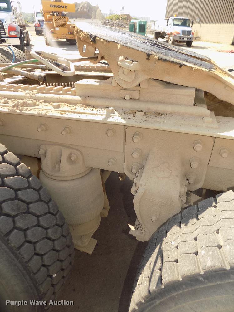 image for item DA3068 1994 Mack CH613 semi truck