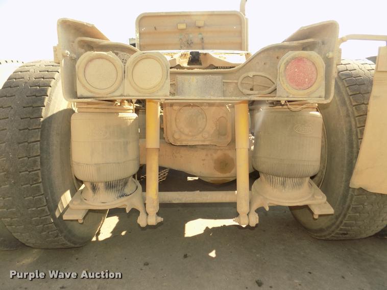 image for item DA3068 1994 Mack CH613 semi truck