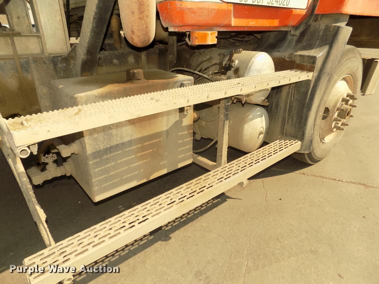 image for item DA3068 1994 Mack CH613 semi truck