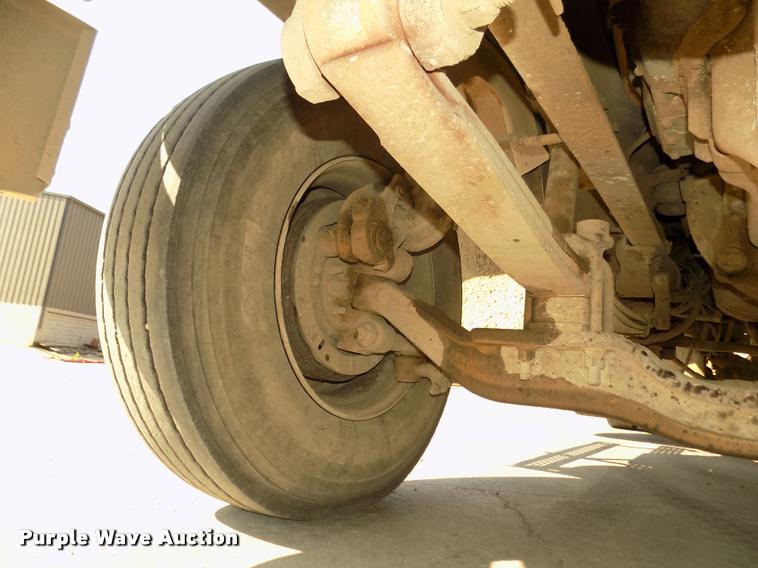 image for item DA3068 1994 Mack CH613 semi truck