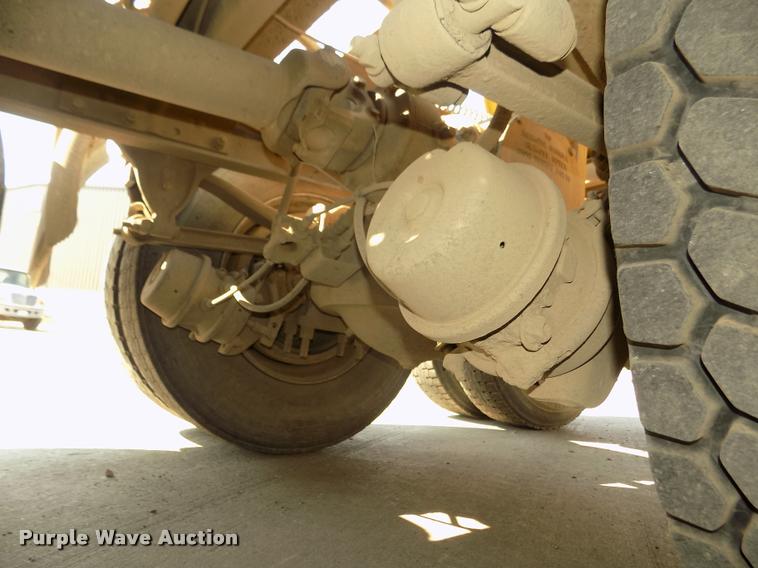 image for item DA3068 1994 Mack CH613 semi truck