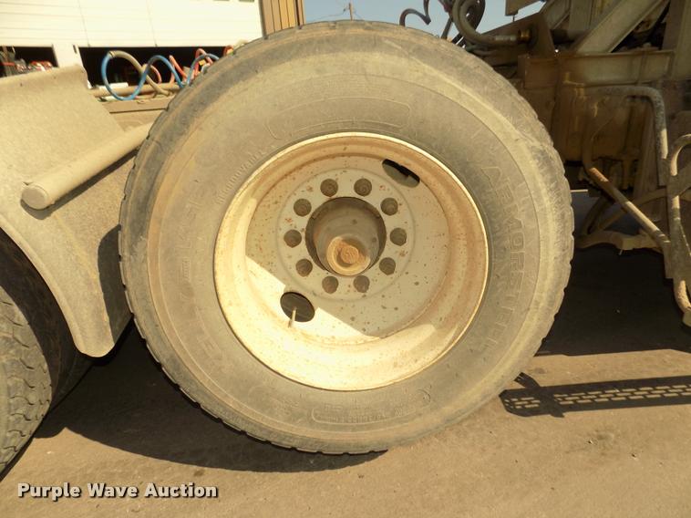 image for item DA3068 1994 Mack CH613 semi truck