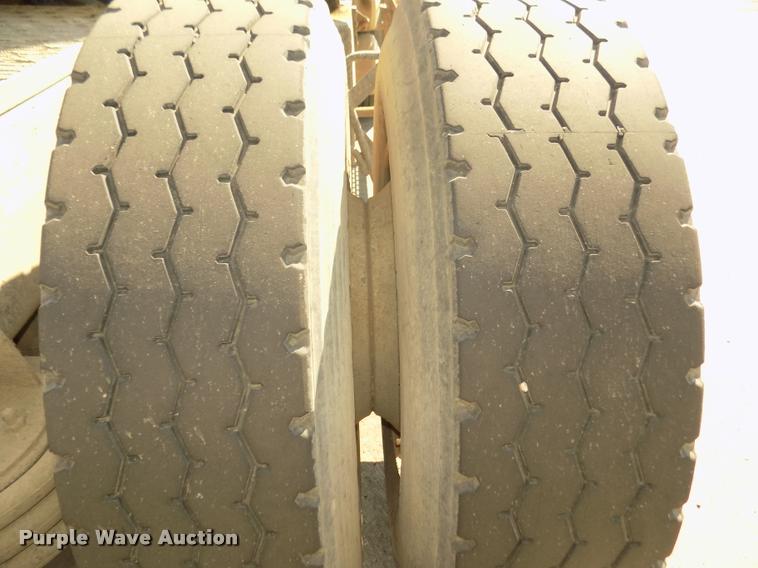 image for item DA3068 1994 Mack CH613 semi truck