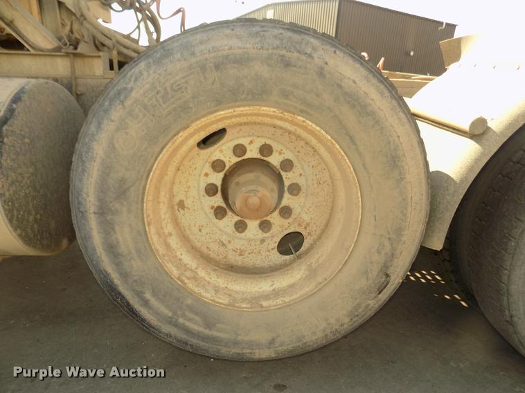 image for item DA3068 1994 Mack CH613 semi truck