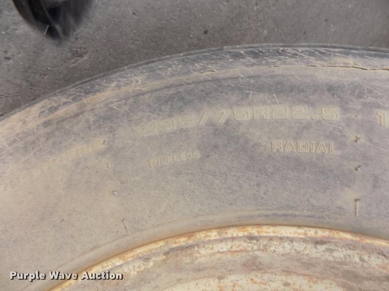 image for item DA3068 1994 Mack CH613 semi truck