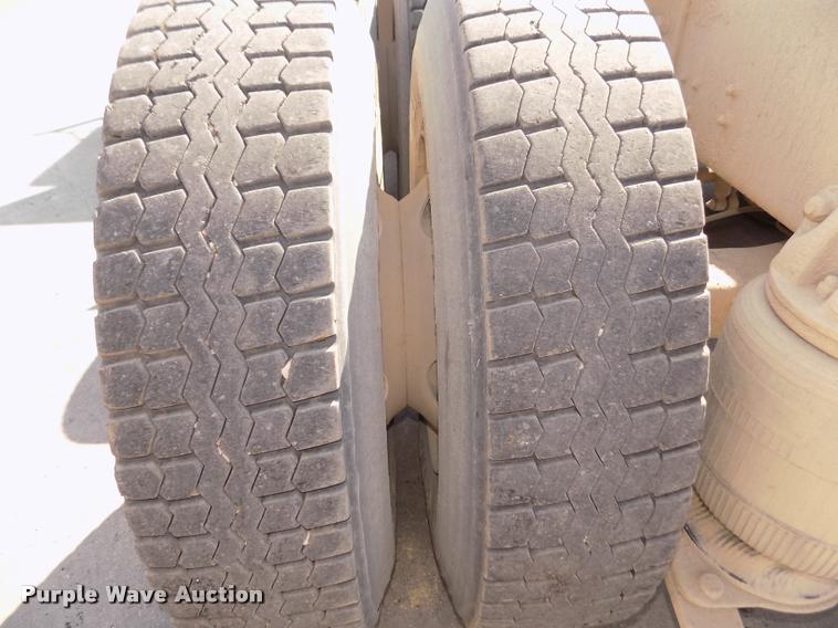 image for item DA3068 1994 Mack CH613 semi truck