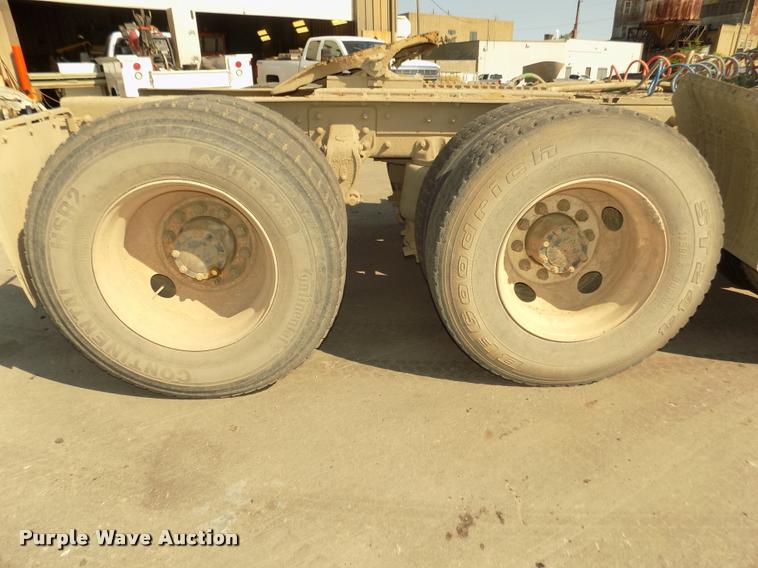 image for item DA3068 1994 Mack CH613 semi truck