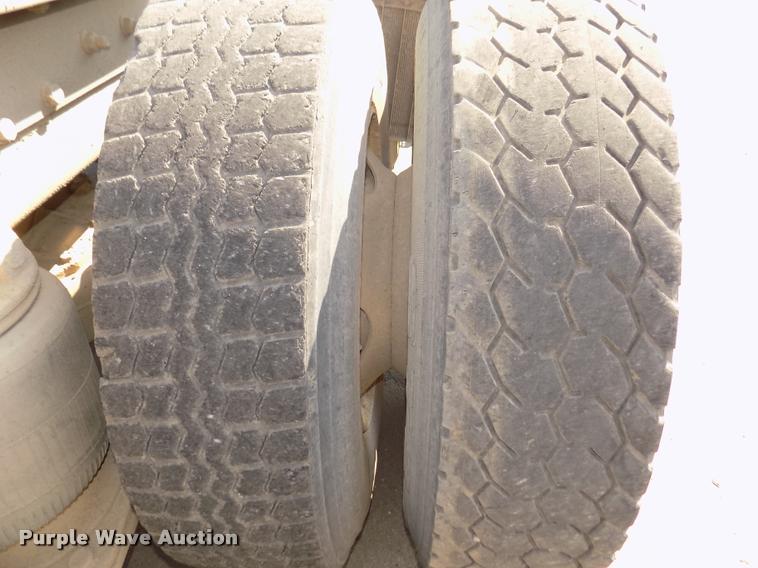 image for item DA3068 1994 Mack CH613 semi truck