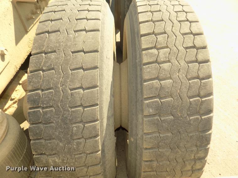 image for item DA3068 1994 Mack CH613 semi truck