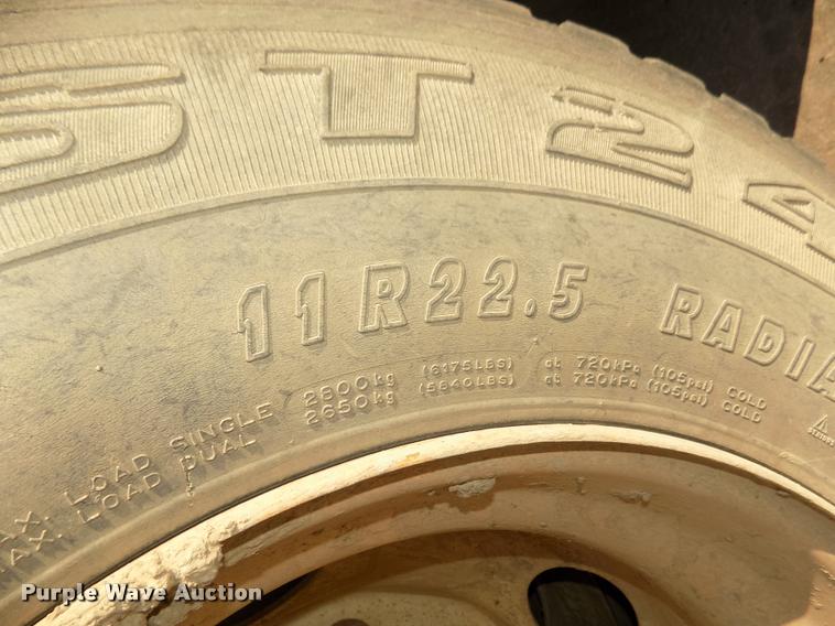 image for item DA3068 1994 Mack CH613 semi truck