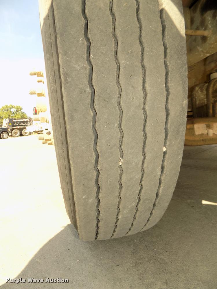 image for item DA3068 1994 Mack CH613 semi truck