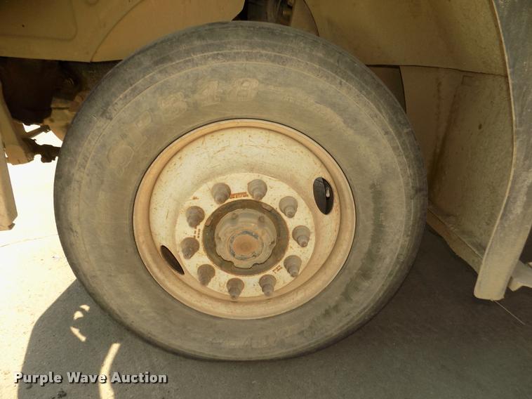 image for item DA3068 1994 Mack CH613 semi truck