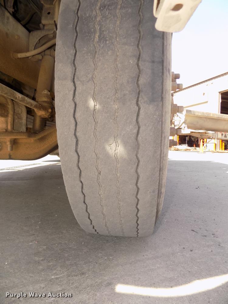 image for item DA3068 1994 Mack CH613 semi truck