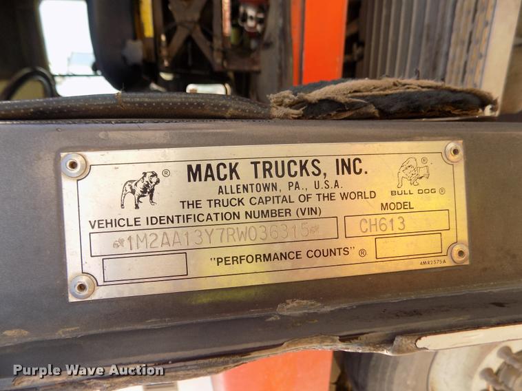 image for item DA3068 1994 Mack CH613 semi truck