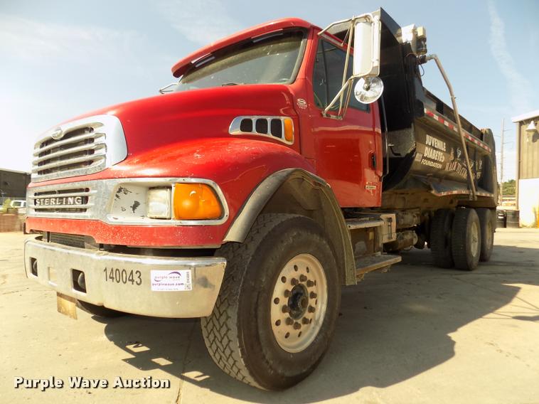 image for item DA3069 2001 Sterling M8500 Acerterra dump truck
