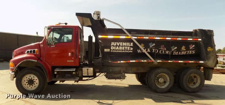 image for item DA3069 2001 Sterling M8500 Acerterra dump truck