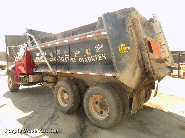 image for item DA3069 2001 Sterling M8500 Acerterra dump truck