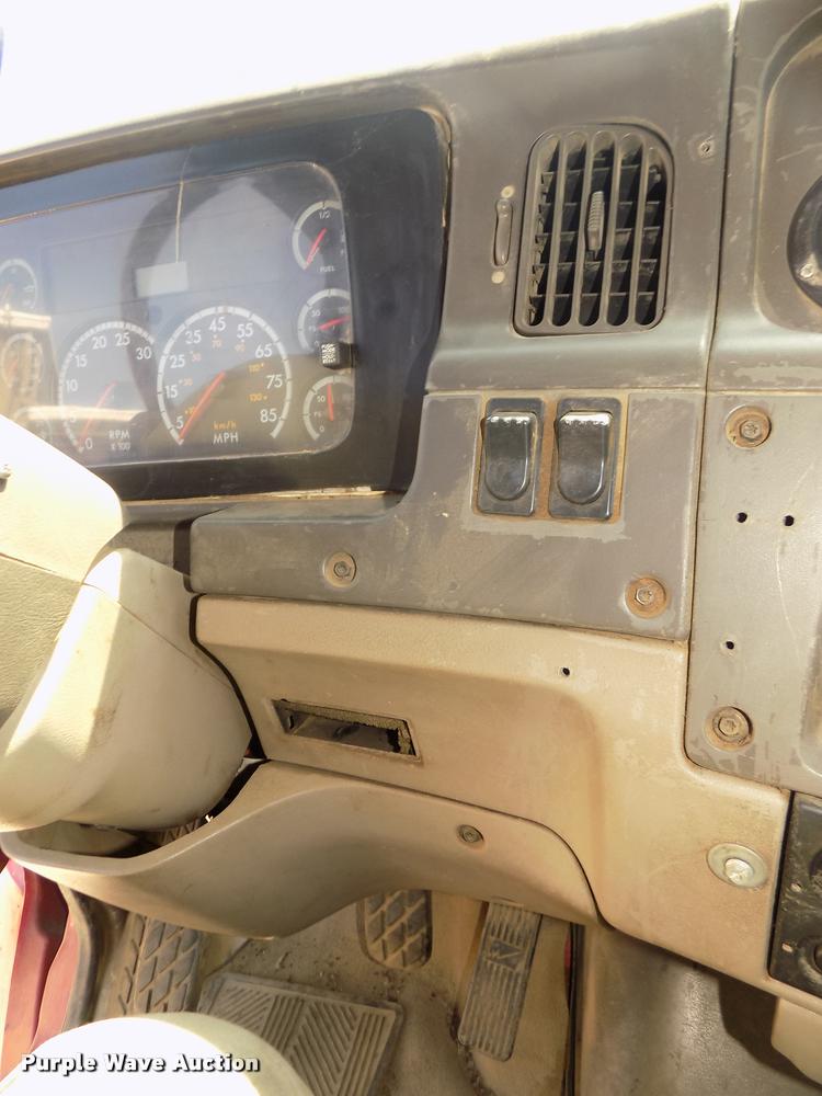 image for item DA3069 2001 Sterling M8500 Acerterra dump truck