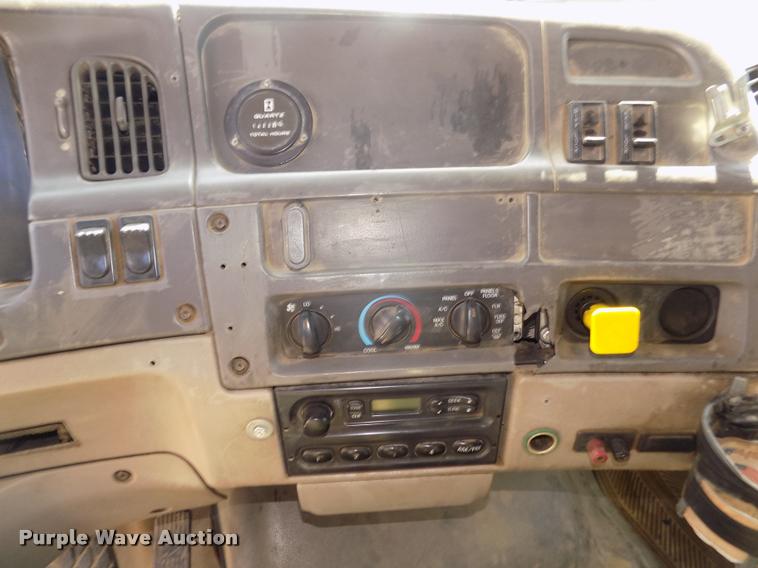 image for item DA3069 2001 Sterling M8500 Acerterra dump truck