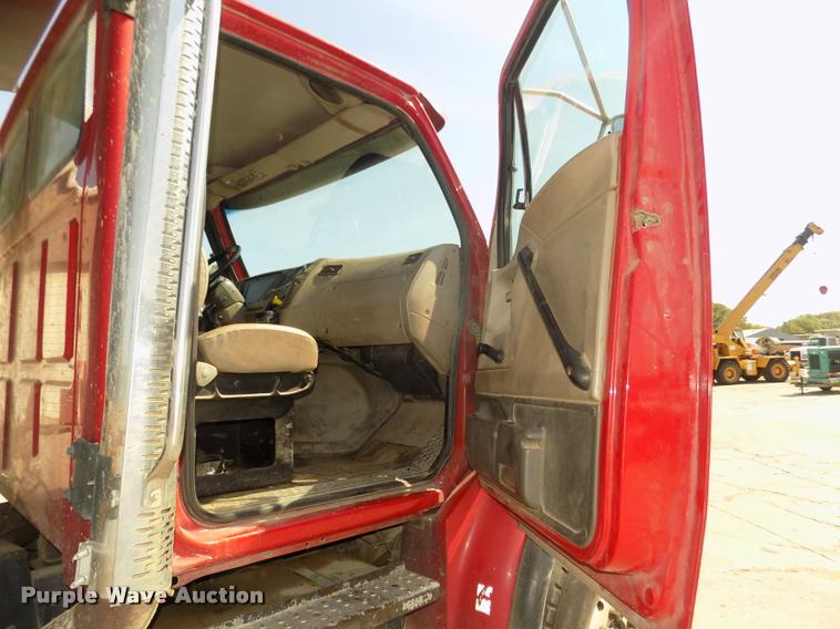 image for item DA3069 2001 Sterling M8500 Acerterra dump truck