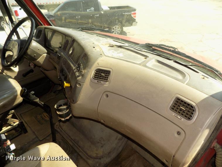 image for item DA3069 2001 Sterling M8500 Acerterra dump truck