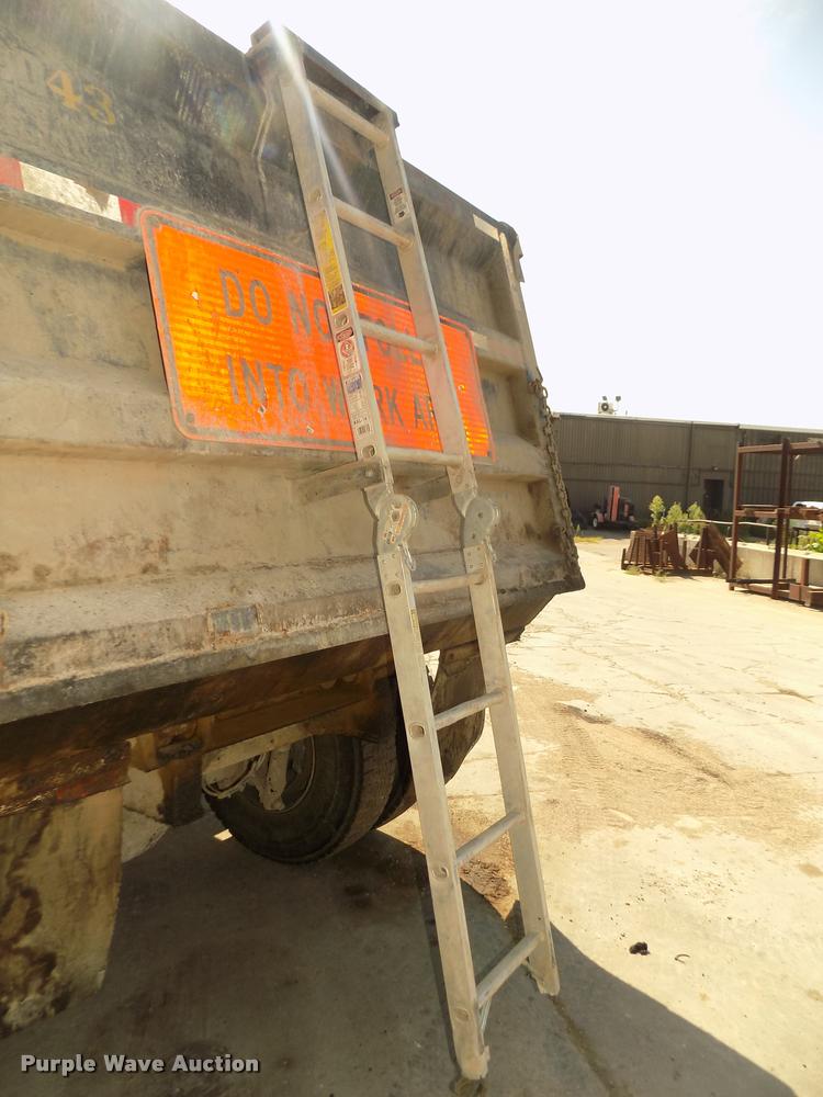 image for item DA3069 2001 Sterling M8500 Acerterra dump truck