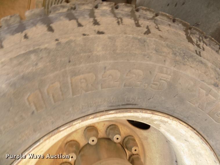 image for item DA3069 2001 Sterling M8500 Acerterra dump truck