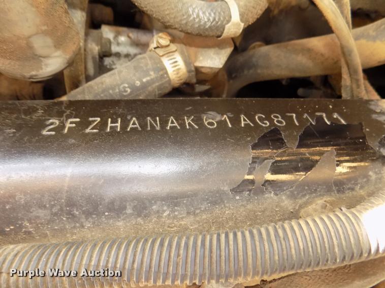 image for item DA3069 2001 Sterling M8500 Acerterra dump truck