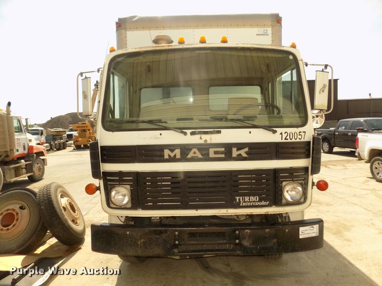 image for item DA3070 1989 Mack MS200P box truck